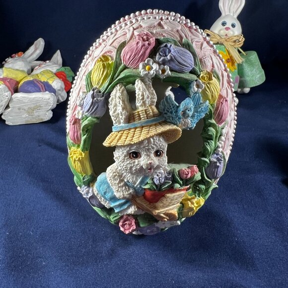 Set Of 6 Vintage Easter Bunny Figurines Ceramic & Resin Décor With Painted Detai - Picture 6 of 7